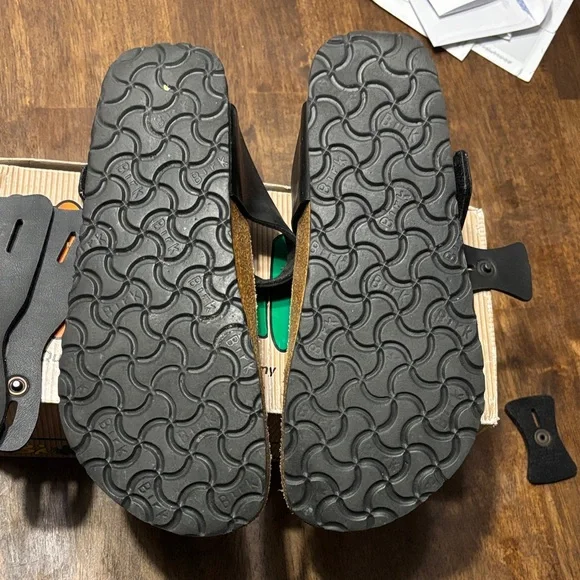 Birki’s by Birkenstock Black Flower Sandals - Picture 2 of 2